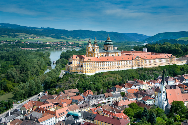 CRUCEROS MELK DANUBIO CRUCEROS FLUVIALES DANUBIO MELK AUSTRIA ABADIA DE MELK CRUISES MELK ABBEY RIVER DANUBE CRUISES